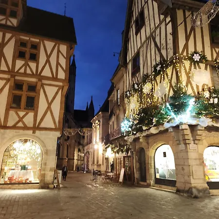 La Belle Jeannine - T2 40 M2 - Calme, Central, De Gamme, Equipe