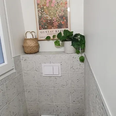 La Belle Jeannine - T2 40 M2 - Calme, Central, De Gamme, Equipe