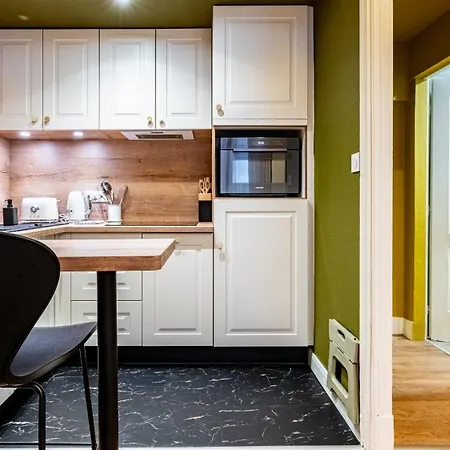 La Belle Jeannine - T2 40 M2 - Calme, Central, De Gamme, Equipe Appartement Dijon