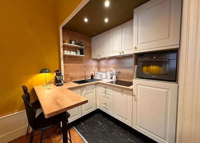 La Belle Jeannine - T2 40 M2 - Calme, Central, De Gamme, Equipe *