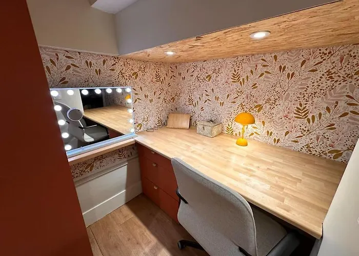 La Belle Jeannine - T2 40 M2 - Calme, Central, De Gamme, Equipe Digione