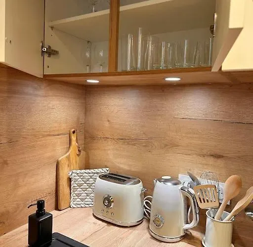 La Belle Jeannine - T2 40 M2 - Calme, Central, De Gamme, Equipe