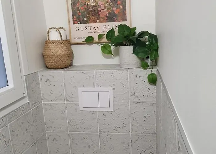 La Belle Jeannine - T2 40 M2 - Calme, Central, De Gamme, Equipe